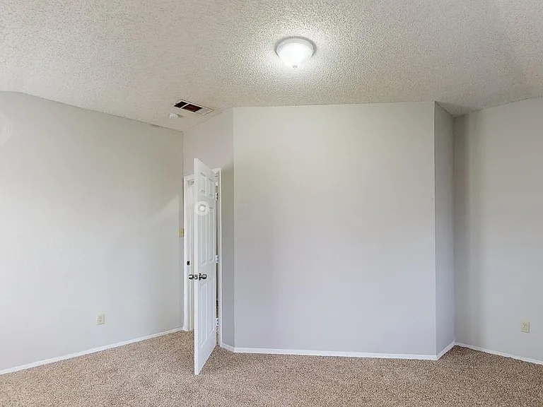 13806 Cambourne Dr — Photo 4