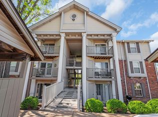 700 Ridgeside Dr APT C, Ballwin, MO 63021