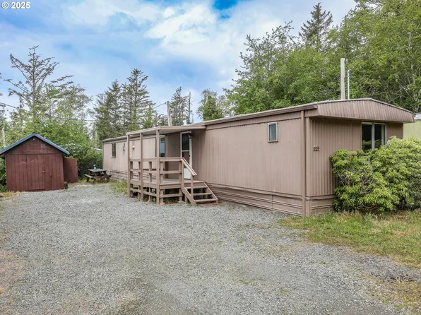 923 S Harbor St, Rockaway Beach, OR 97136