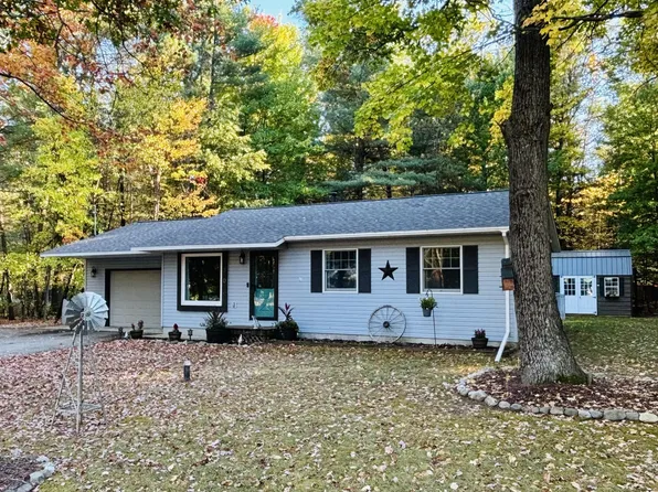 306 Acre Ct, Roscommon, MI 48653