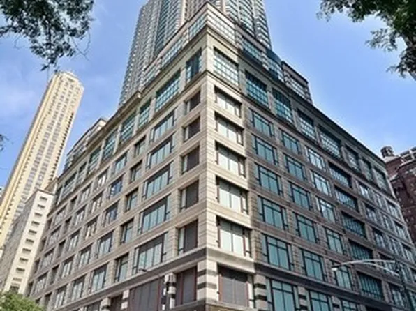 100 E Huron St APT 1906, Chicago, IL 60611