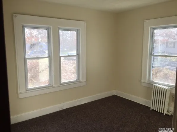 19 Newkirt Ave, West Babylon, NY 11704