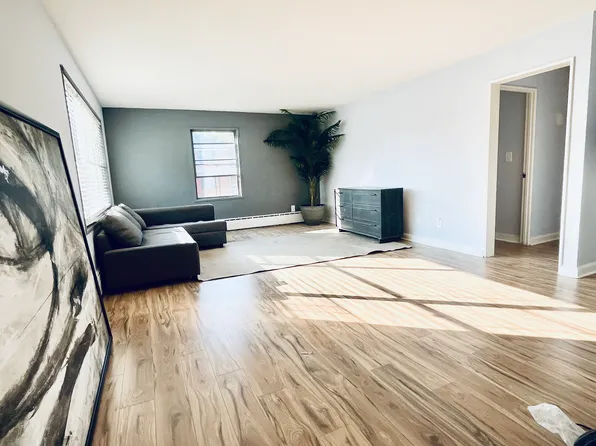 474 Lexington Ave APT 203, Bridgeport, CT 06604