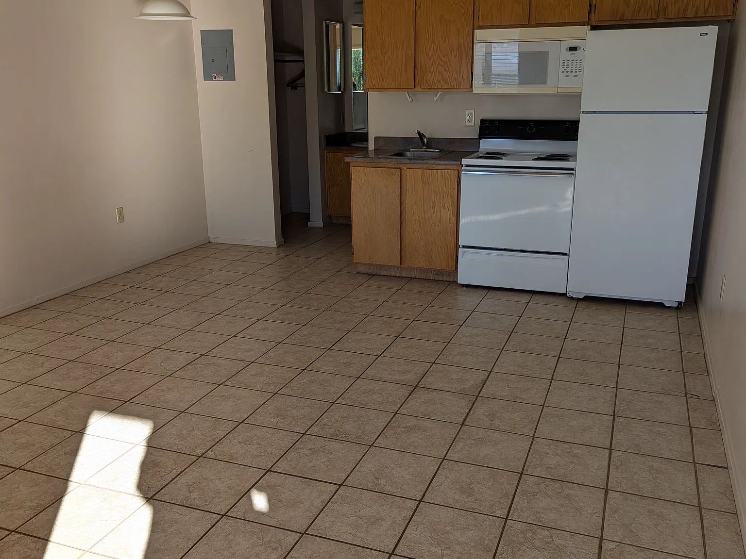 Studio, 335 sqft, $785 — Photo 3