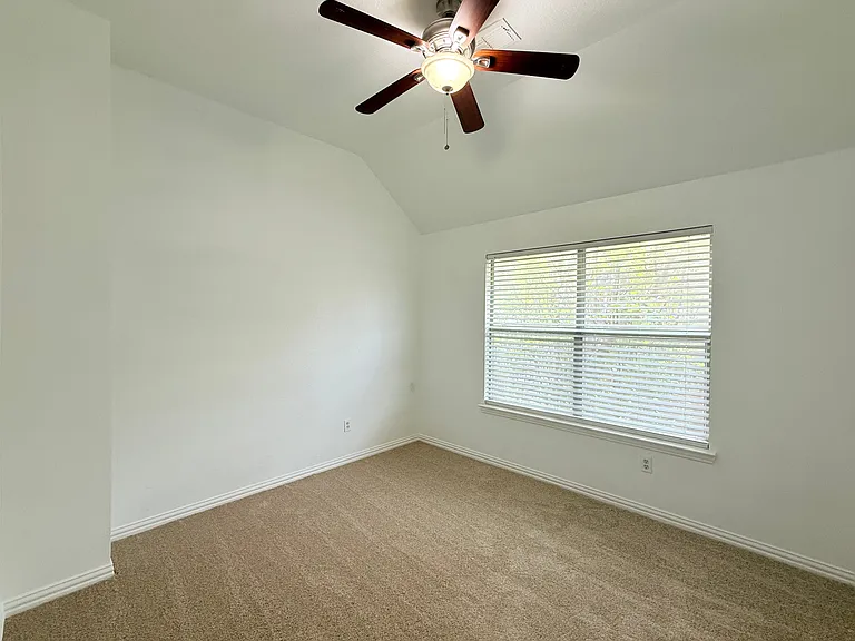 1313 Baythorne Dr — Photo 17