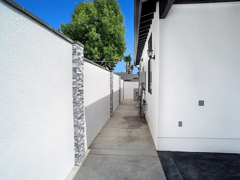 13310 Glenoaks Blvd — Photo 25
