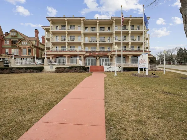 335 Wrigley Dr #409, Lake Geneva, WI 53147