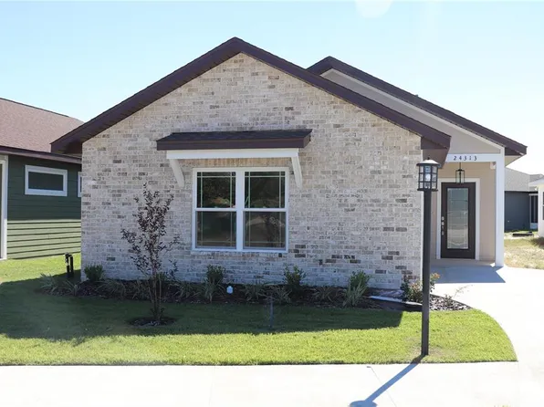 24313 SW 17th Ln, Newberry, FL 32669