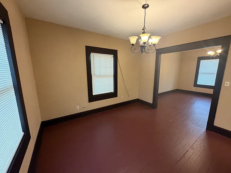 1820 Clarendon Ave — Photo 5