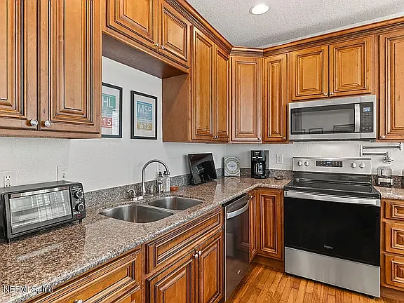 2973 Herschel St — Photo 22