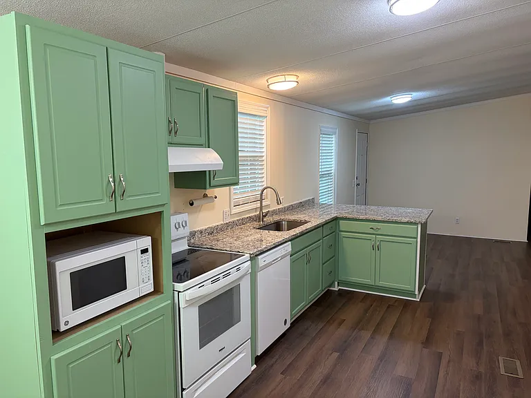 200 Pecan St — Photo 6