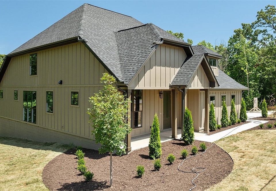 1st image of 262 Kinross Dr