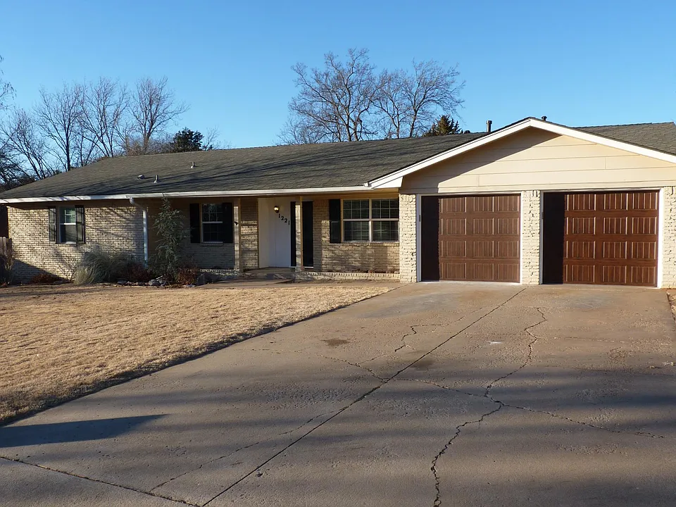 1221 Mockingbird Ln