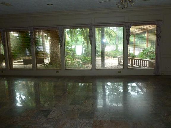 5th image of 4 Shorelake Dr