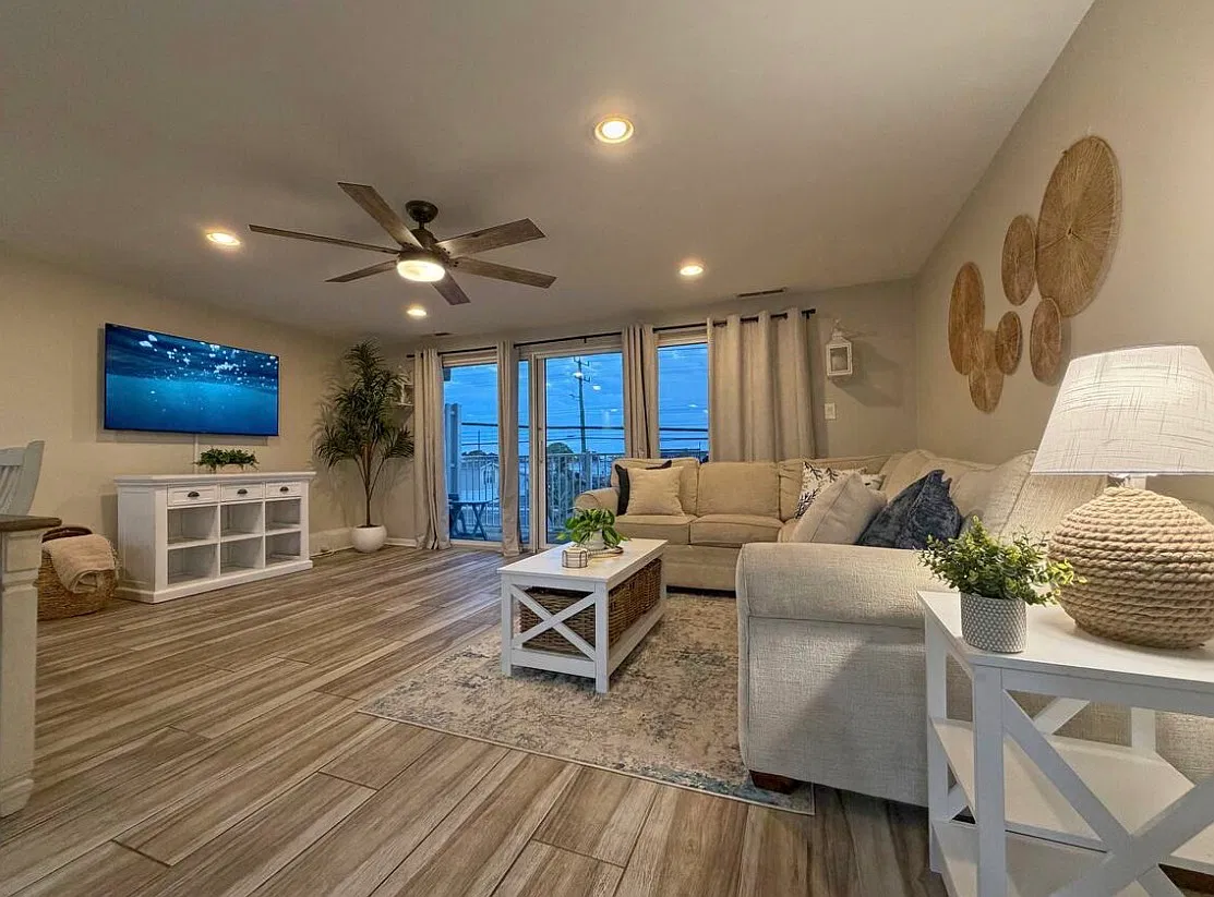 3 bed, 1395 sqft, $3,000 — Photo 1