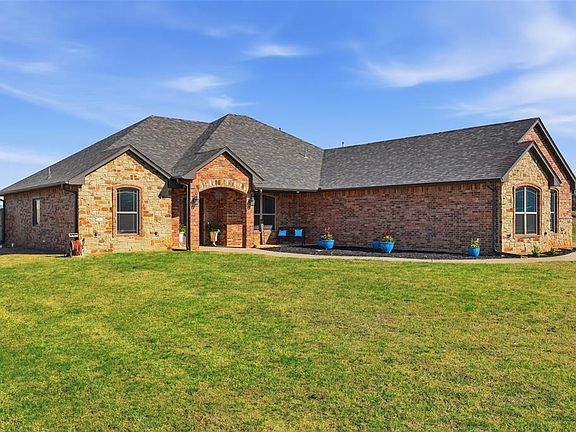 2nd image of 104 E Cool Springs Rd