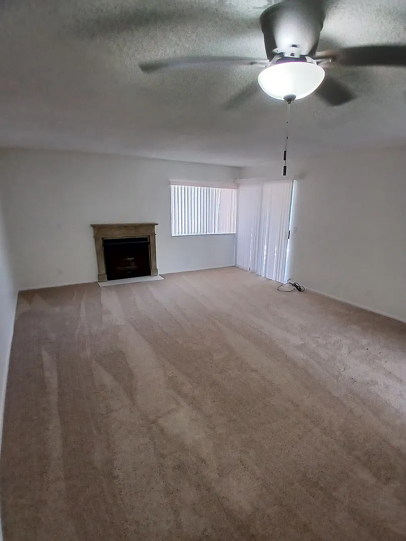 Large 2BD Condo with parking in Alamitos — Photo 4