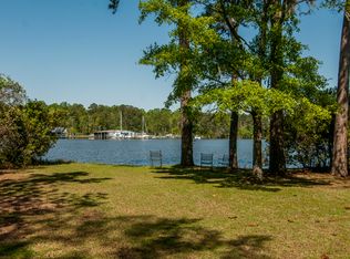 107 Island Ln, Washington, NC 27889