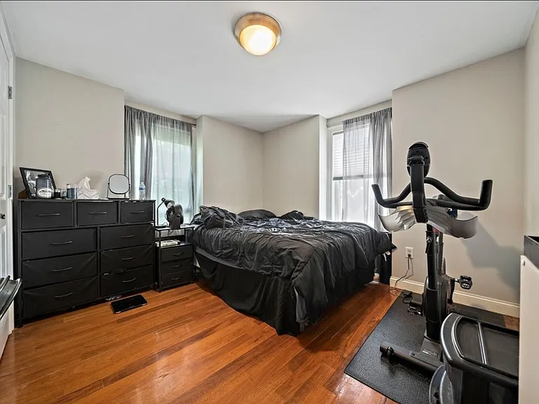 32 Adamson St #E — Photo 9
