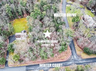 18 Winter Ct, Effort, PA 18330
