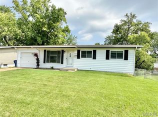 1415 Boulder Dr, Florissant, MO 63031