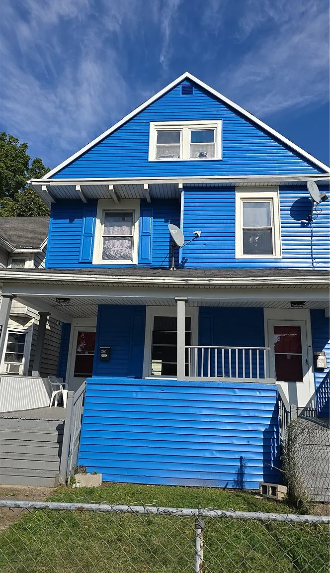3 bed, 1.0 bath, 2916 sqft, $1,500 — Photo 2