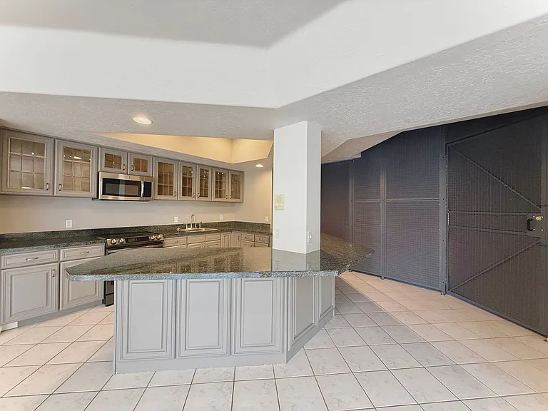 825 N Capitol Blvd — Photo 23