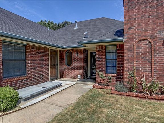 3rd image of 1505 NE 25th St