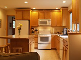 35 Elf Hill Rd, Amherst, MA 01002