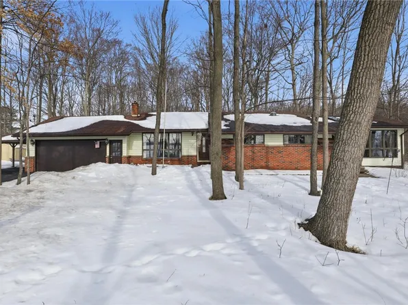 7693 Harris Rd, Le Roy, NY 14482