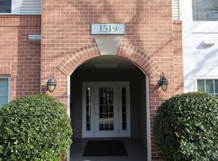1519 N Point Dr APT 301, Reston, VA 20194