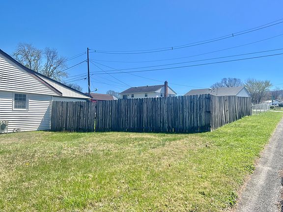 4th image of 1472 Antrim St