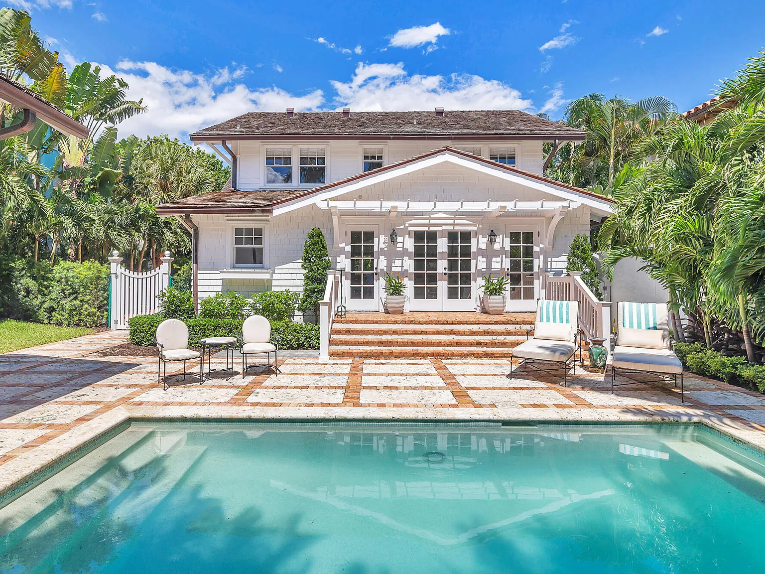 5 bed, 3.5 bath, 2958 sqft, $50,000 — Photo 2
