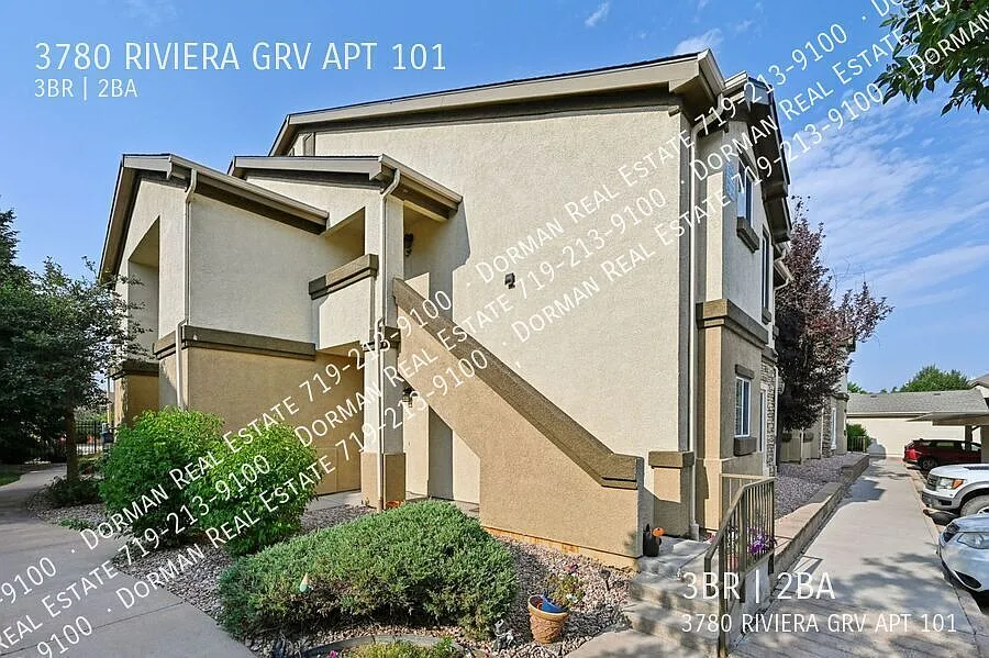 Beautifully Updated 3 Bedroom, 2 Bath in Hillsboro Condos, with Garage and Air Conditioning! — Photo 1