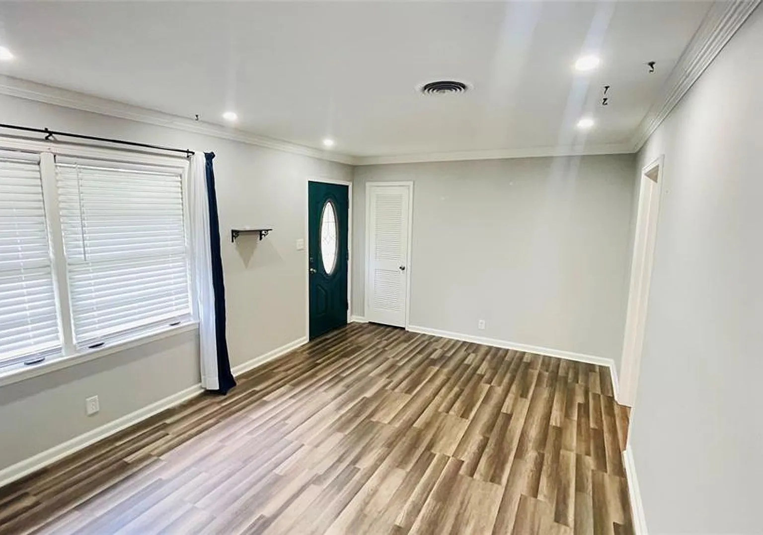 Forest Hills Rental — Photo 2