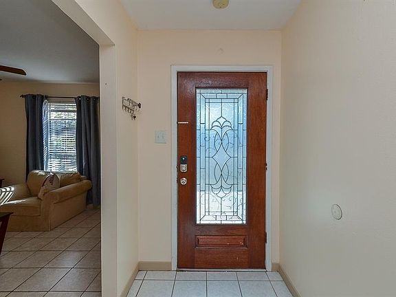 3rd image of 542 Rocky Mountain Dr