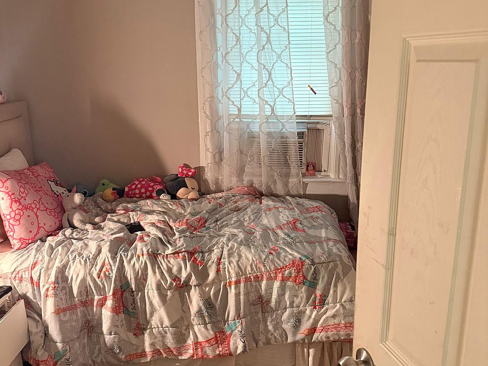 2nd image of 11 Blakely Pl #Q