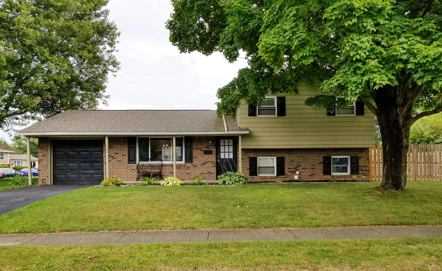490 Canterwood Ct photo 1