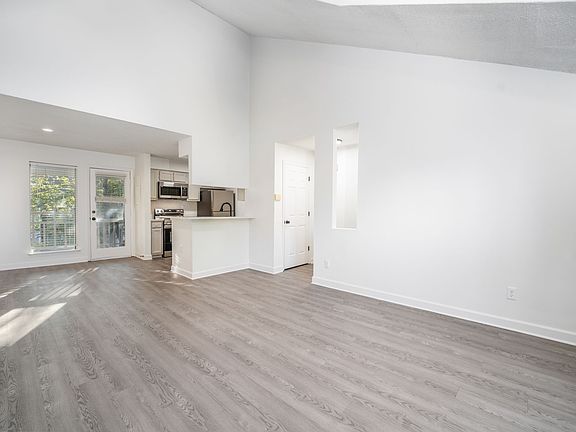 3rd image of 1107 W McGee St #1111-H