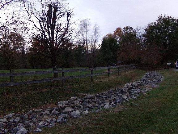 4th image of 475 Justin Blvd