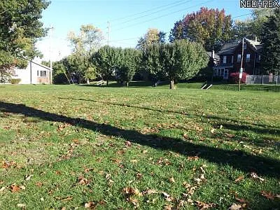 1142 Tremont Ave SW photo 1