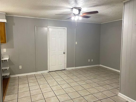 kitchen / Dining area - back door to porch