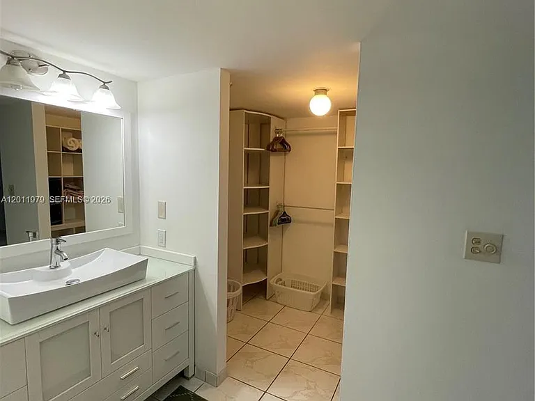 1621 Collins Ave #707 — Photo 11
