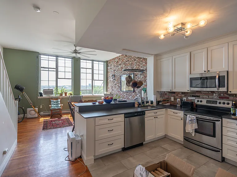 240 Heath St #8 — Photo 3