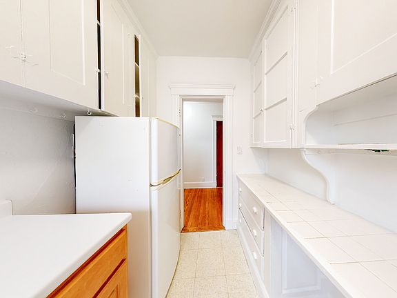 3rd image of 172 Maple St #207