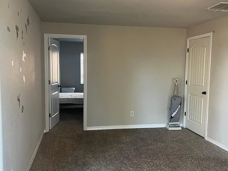 1259 Livingston Ave — Photo 3