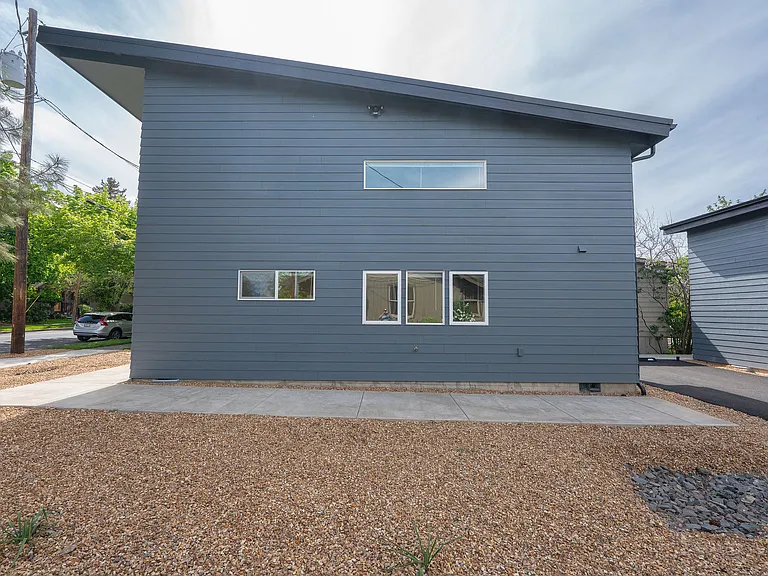 138 NW Hawthorne Ave #A — Photo 21