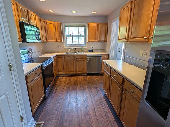 4th image of 4120 Riverstone Ln
