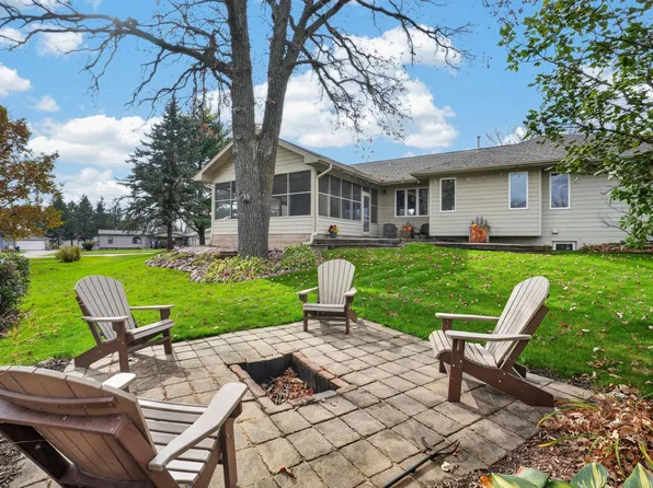 101 Anglewood Dr, Kenyon, MN 55946
