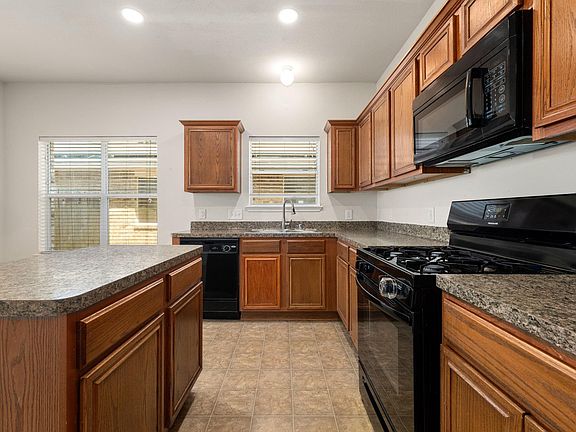4th image of 20927 Roxette Ct